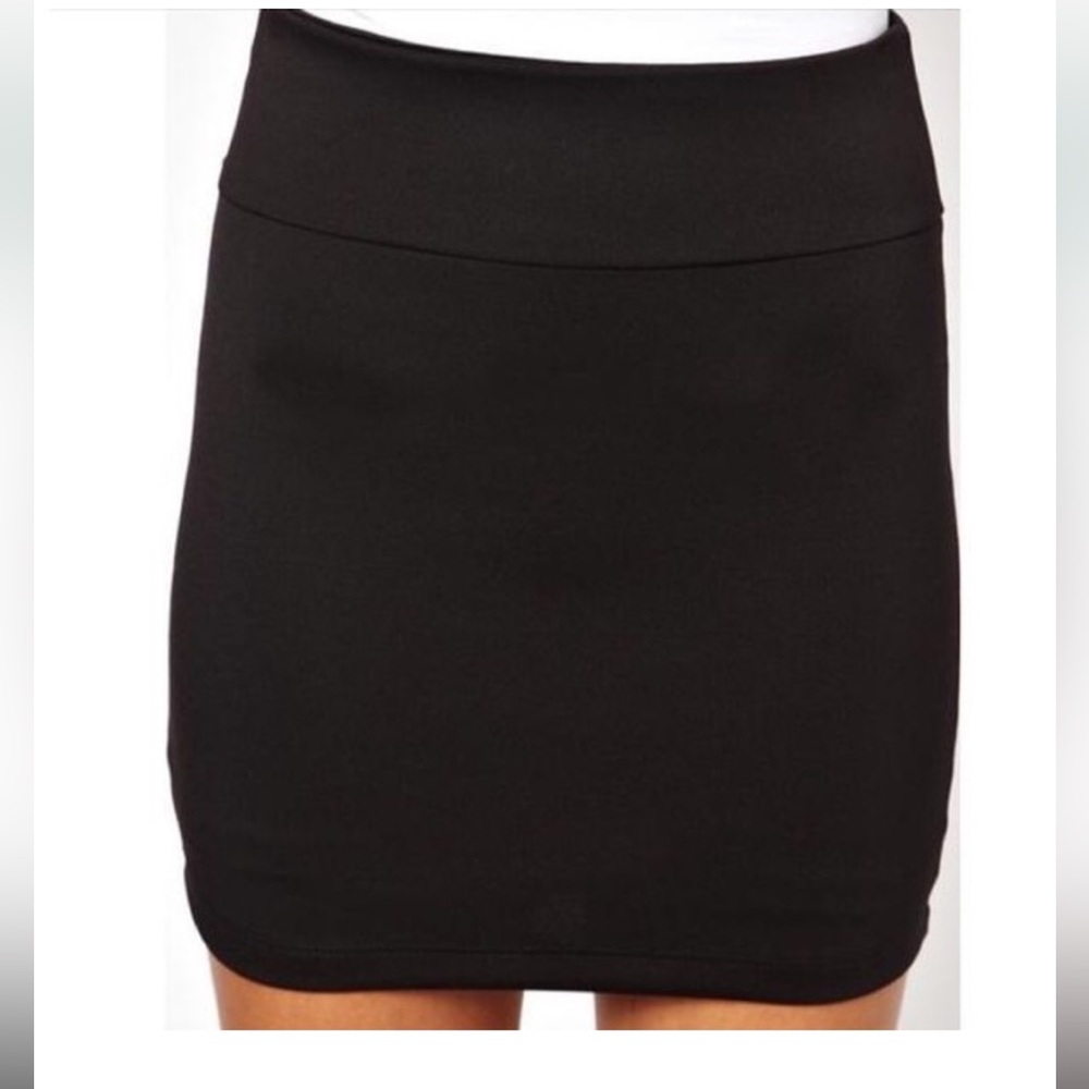Boulee Black Mini Skirt - Picture 2 of 11